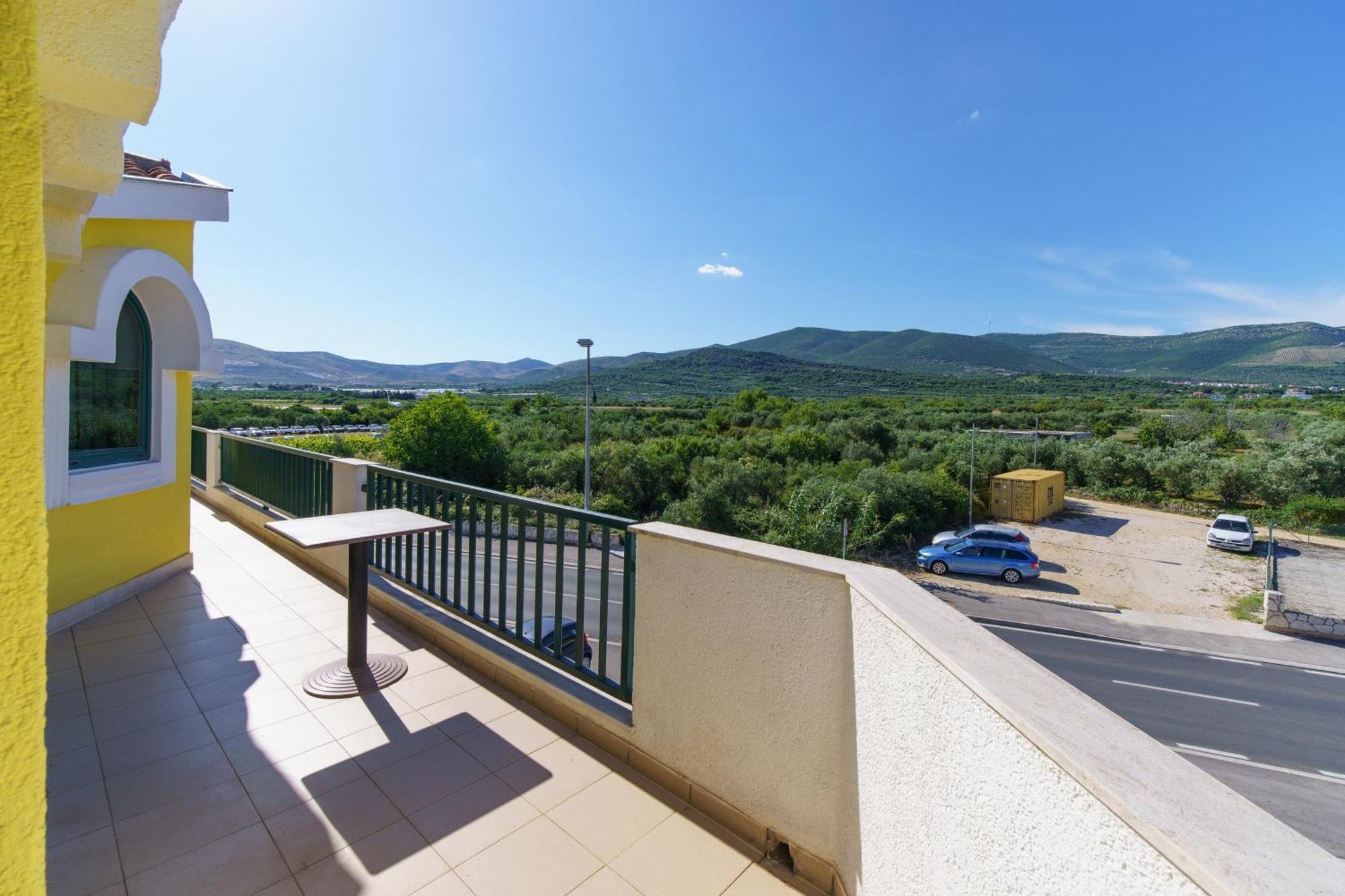 History Apartments Kastela Exterior photo